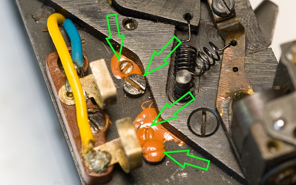 Tensioning screws