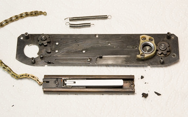 Dismantling the chain drive