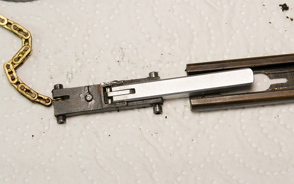Dismantling the chain drive
