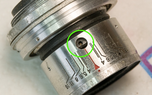 Aperture blades housing