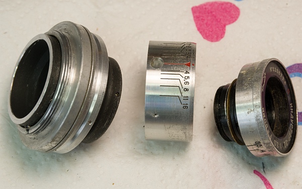 Aperture blades housing
