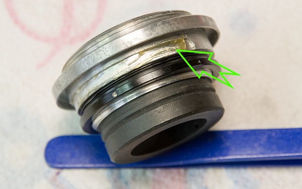Focus screw